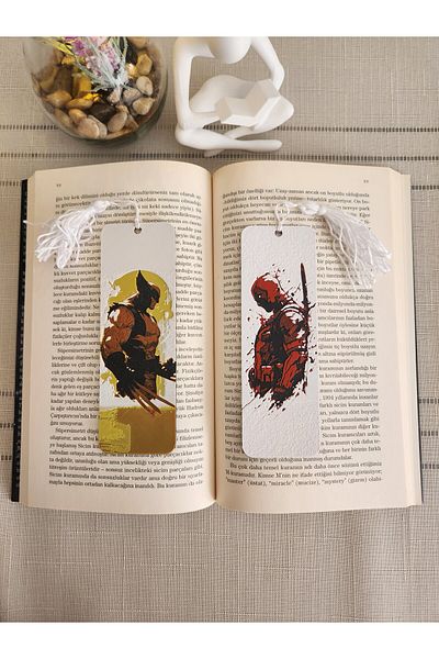 ALTINDAL Home Set de 2 semne de carte cu ciucuri în relief Deadpool și Wolverine - 3D ALTINDAL Home