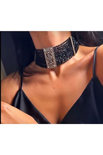 TMD AKSESUAR قلادة ديزي دايموند مرصعة بأحجار الزركون باللون الأسود ومصممة باس...