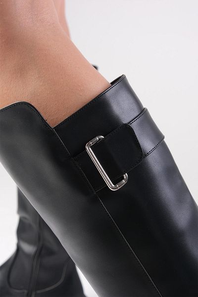 Mio Gusto Schwarze Damenstiefel mit seitlichem Reißverschluss und dicker Sohle