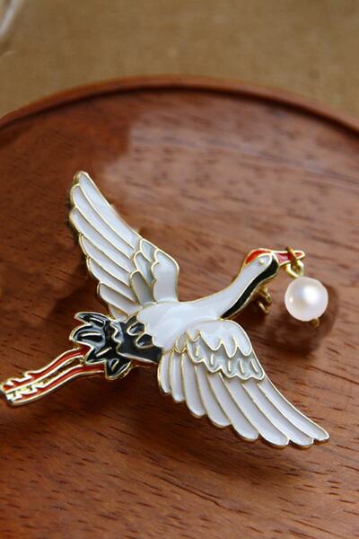 Dora Accessories İnci Sallantılı Beyaz Mineli Leylek Broş