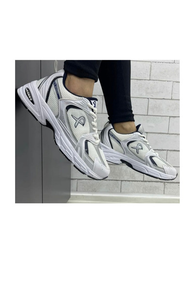 BY SCK أحذية رياضية مريحة - مقاس 1 كبير موصى به