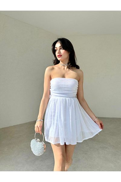 Afiş Butik Rochie mini albă fără bretele cu fundă strălucitoare