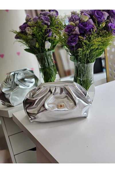 Moom Bag Geantă de umăr pentru femei în formă de pachet cu accesorii aurii argintii