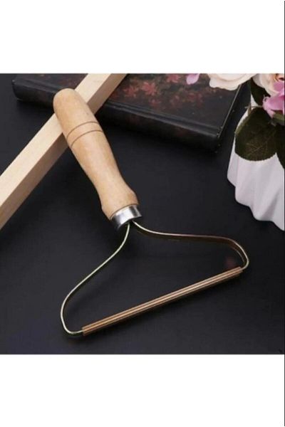 BÜYÜLÜ HOME Clothes Lint and Feather Collector (Wooden Handle with Iron Tip) Tb-094