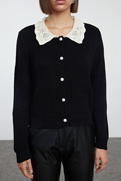 Trendyol Collection Černá košile s měkkou texturou zdobená detailním úpletovým svetrem TWOAW25HI00253