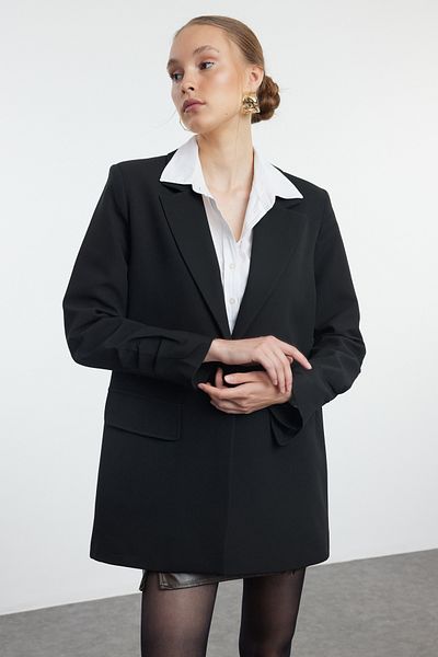Trendyol Collection Übergroßer gefütterter schwarzer Blazer - TWOSS23BC00067