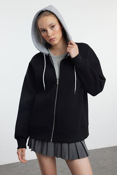 Trendyol Collection Übergroßes schwarzes Strick-Sweatshirt mit Kapuze und Reißverschluss - TWOAW25SW00101