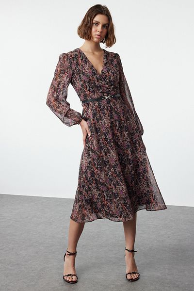 Trendyol Collection Dvouřadový límec Midi-Line - Hnědé květinové šifonové šaty s páskem TWOAW24EL00660