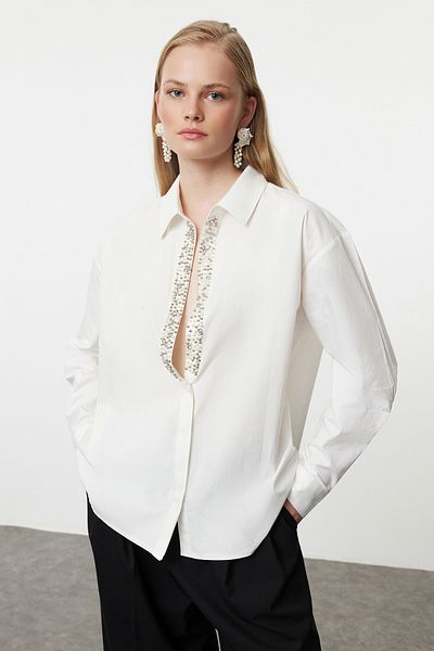 Trendyol Collection Stone részletes fehér ing - TPRAW25GO00003