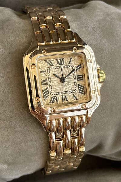 Leerybee Minimal Designed Gold Color Women's Wristwatch