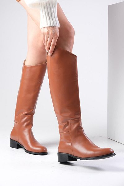 Mio Gusto Krista Tan Colored - Reißverschlusslose und gefütterte Damenstiefel mit kurzem Absatz