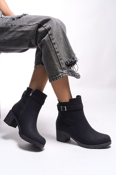 Riccon Lilixipha Damen – Mattschwarze Stiefel mit elastischem Absatz und Schnallendetail 0012730