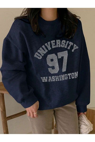 ALİKA Hanorac oversize pentru femei cu imprimeu University97 bleumarin - decolteu