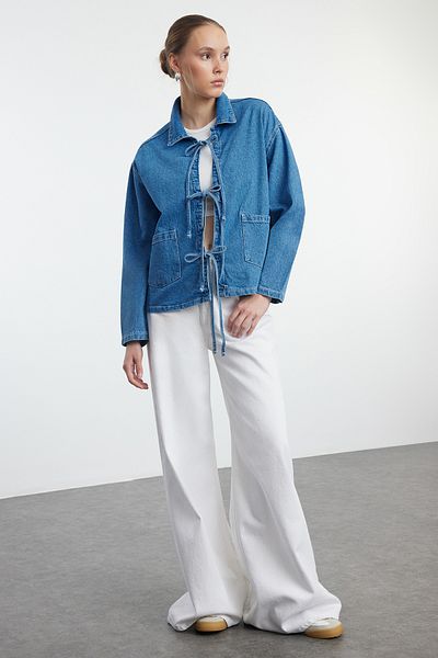 Trendyol Collection Oversize tmavě modrá džínová bunda - s detailem kravaty, TWOAW25CE00023