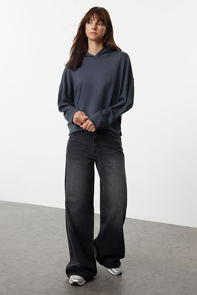 Trendyol Collection Pletená mikina Soft Button – antracitová, s kapucí a prošíváním, pravidelný střih TWOAW25SW00056