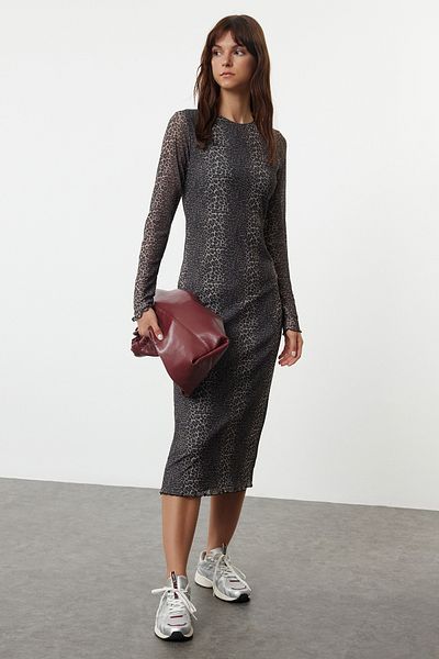 Trendyol Collection Flexibler Schaumstoffstoff - Mehrfarbiges Kleid mit Tiermuster auf dem Körper sitzend TWOAW25EL00215