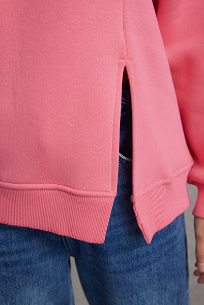 Trendyol Collection Oversize rózsaszín kötött pulóver - hasított részlet, széles szabású TWOAW25SW00034