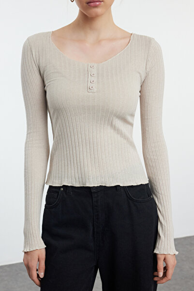 Trendyol Collection Pool Collar Slim Fit Knitted Blouse - Stone Button Detail TWOAW25BZ00161