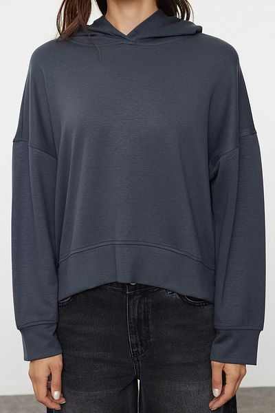Trendyol Collection Pletená mikina Soft Button – antracitová, s kapucí a prošíváním, pravidelný střih TWOAW25SW00056