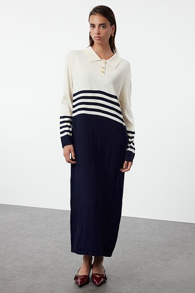 Trendyol Modest Πλεκτό φόρεμα με μπεζ κουμπιά Navy Blue Color Block TCTAW25EB00002
