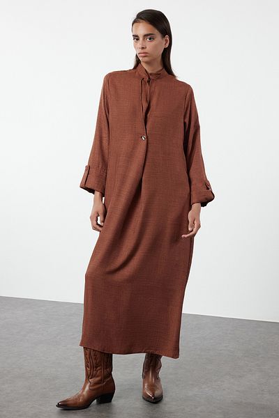 Trendyol Modest Gewebtes Kimono- und Kaftankleid aus Leinen - Braun Tctaw25kk00001
