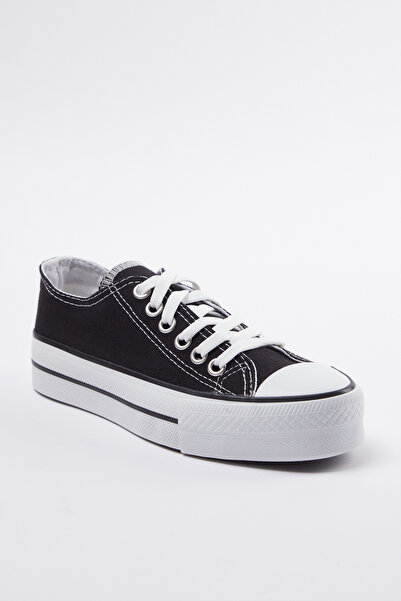 TRENDYOL SHOES Magas talpú fekete női tornacipő - fűzős Takaw25sn00001