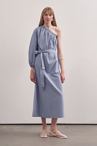 Mathilda Store Kadın Mavi Kemer Köprülü Kendi Kumaşından Kemerli Kol Ucu Lastik Tek Kol Midi Elbise %100 Pamuk