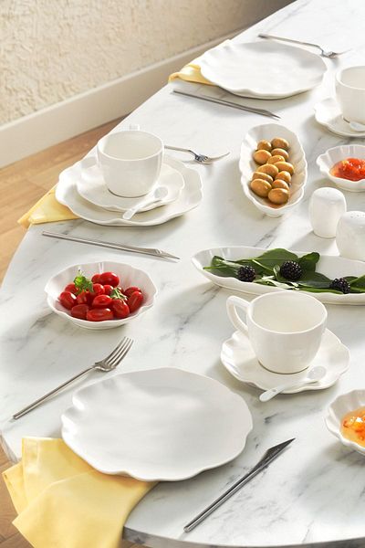 Karaca Marigold 32 Piece Porcelain Breakfast/Serving Set for 6 People