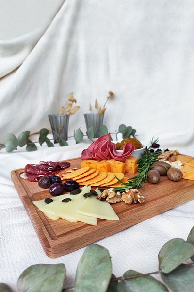 NOBLERAVEN DESIGN Natural Wooden Cheese And Presentation Plate, Rectangular, Beech Wood