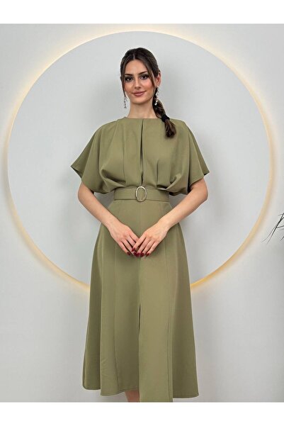 EMAYS DESIGN فستان ميدي أنيق بحزام كاكي مع تفاصيل طيات وشق