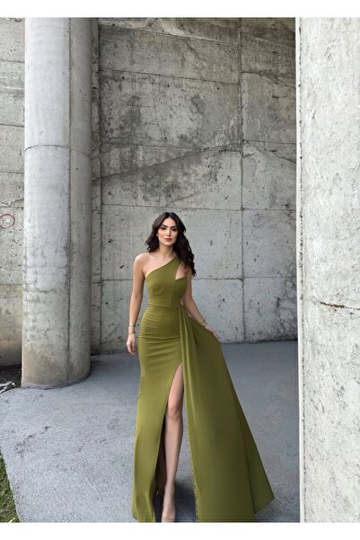 bella istanbul Diva Kuyruklu Yırtmaçlı Abiye