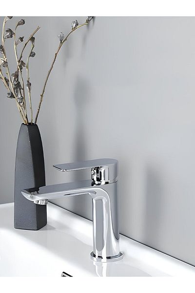 YUEN Bathroom Sink Faucet Chrome Color Modern Design 2 Years Warranty