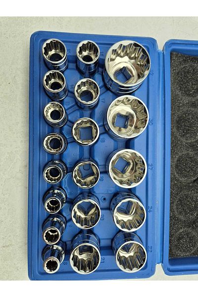ÜLKÜ HIRDAVAT Star Patterned Socket Set