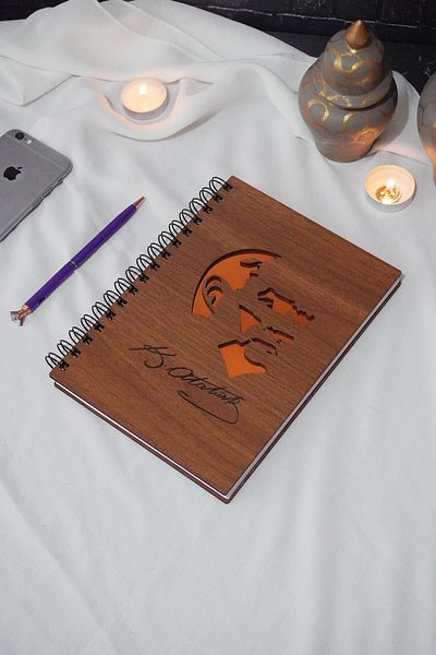 markcat Caiet din lemn pentru Mustafa Kemal Ataturk - Agenda - Caiet de școală A5 Spiral - Cadou