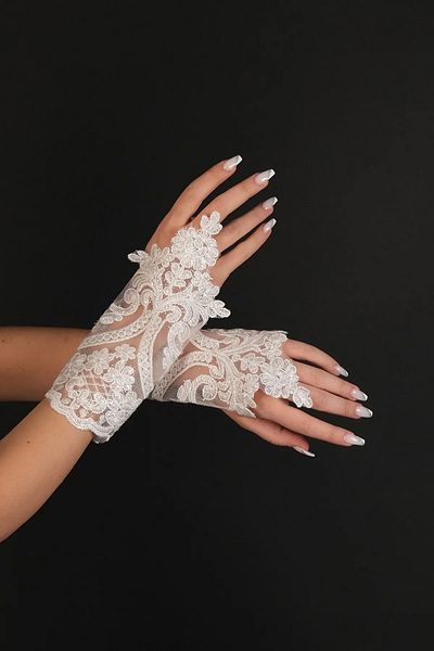 Hayalperest boncuk Half Sleeve White Lace Bridal Gloves - Costume Gloves with Wrist Cut