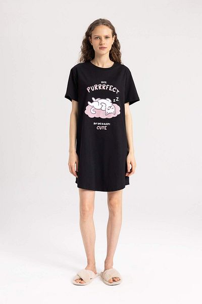 DeFacto Crew Neck Short Sleeve Nightgown - Fall in Love Printed