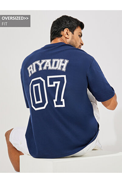 Styli تي شيرت كبير الحجم بطبعة شعار الجامعة من Streetwear Back