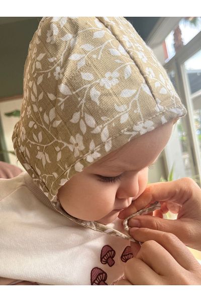 runbaby Single Layer Muslin Double Sided Baby Bonnet Hat (3-9 Months) - Beige Flower
