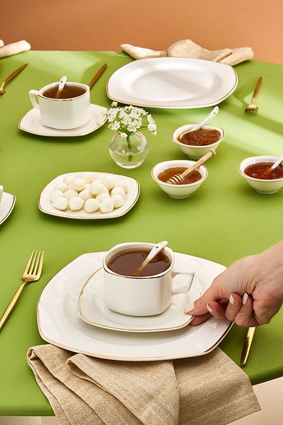 Karaca Nicola 32 Piece Elegance Bonnet Breakfast Set for 6 People - Gold