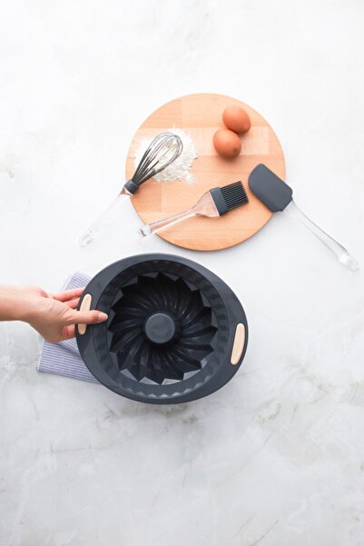 Karaca Tornado 4 Piece Cake Mold