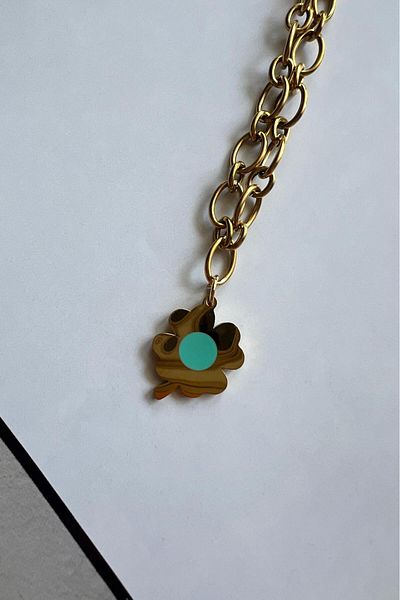 BUNNY Steel Dort Leafed Conface Necklace