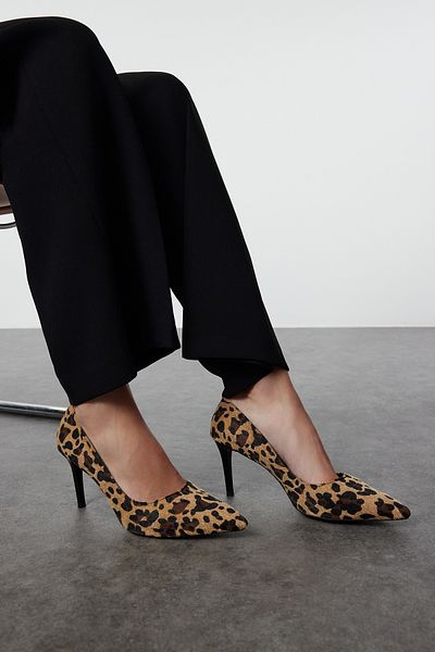 TRENDYOL SHOES Mehrfarbige braune klassische Damenschuhe mit dünnem Absatz und Leopardenmuster TAKAW25TO00018