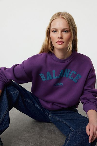 Trendyol Collection Oversize Knitted Sweatshirt with Purple Slogan - TWOAW25SW00033