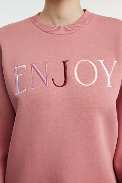 Trendyol Collection Dusty Rose Slogan Vyšívací detail Oversize/široký výstřih Pletená mikina TWOAW25SW00127