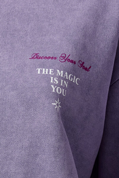 Trendyol Collection Šeříková pletená mikina - přední a zadní potisk, pratelná, široká TWOAW25SW00102