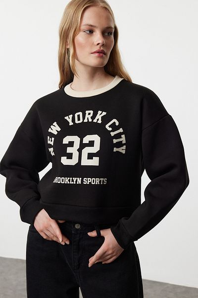 Trendyol Collection Поларен плетен крак суитшърт - черен цветен блок, широка кройка, лозунг TWOAW25SW00073