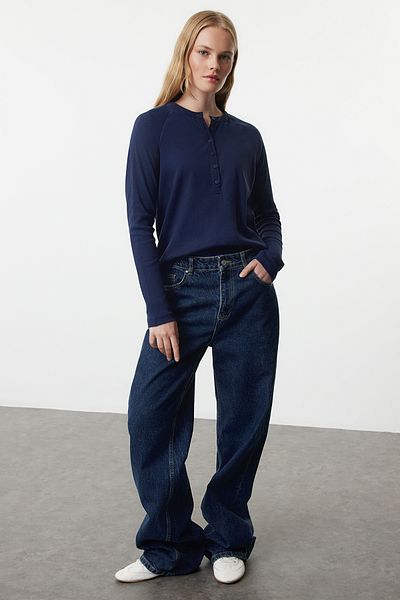 Trendyol Collection Rugalmas zsinóros kötött blúz - sötétkék, gombos, normál szabású TWOAW25BZ00033
