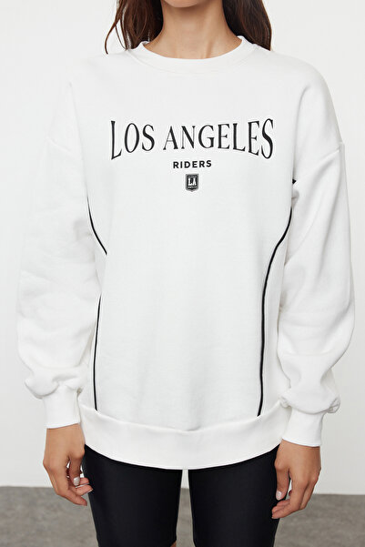 Trendyol Collection Ecru Slogan Fleece Oversize pletená mikina - TWOAW25SW00019