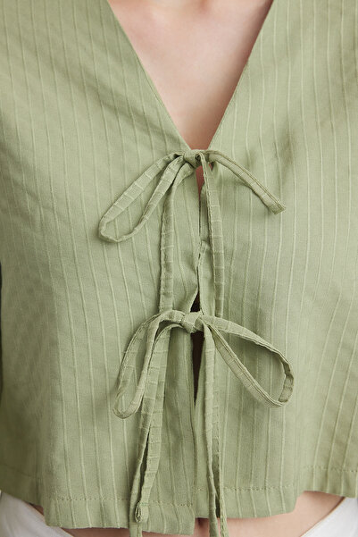 Trendyol Collection Zöld fűzős részletes csíkos szőtt ing TWOSS24GO00247