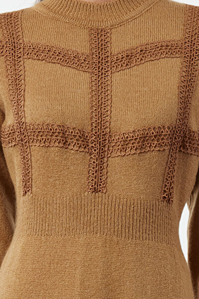 Trendyol Modest Πλεκτό φόρεμα μπεζ με απαλή υφή - Λεπτομέρεια δαντέλας, TCTAW25EB00015